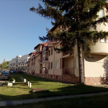 Apartamento GÓBÉ Apartman Hajdúszoboszló Exterior foto