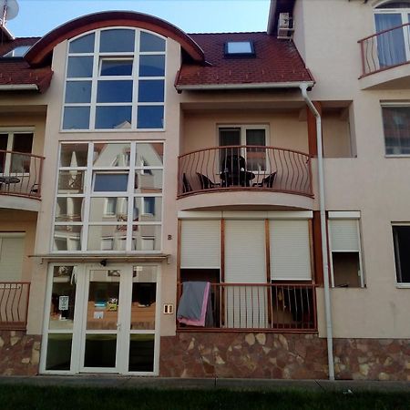 Apartamento GÓBÉ Apartman Hajdúszoboszló Exterior foto