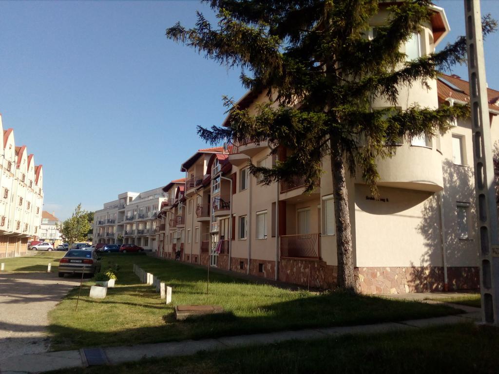 Apartamento GÓBÉ Apartman Hajdúszoboszló Exterior foto