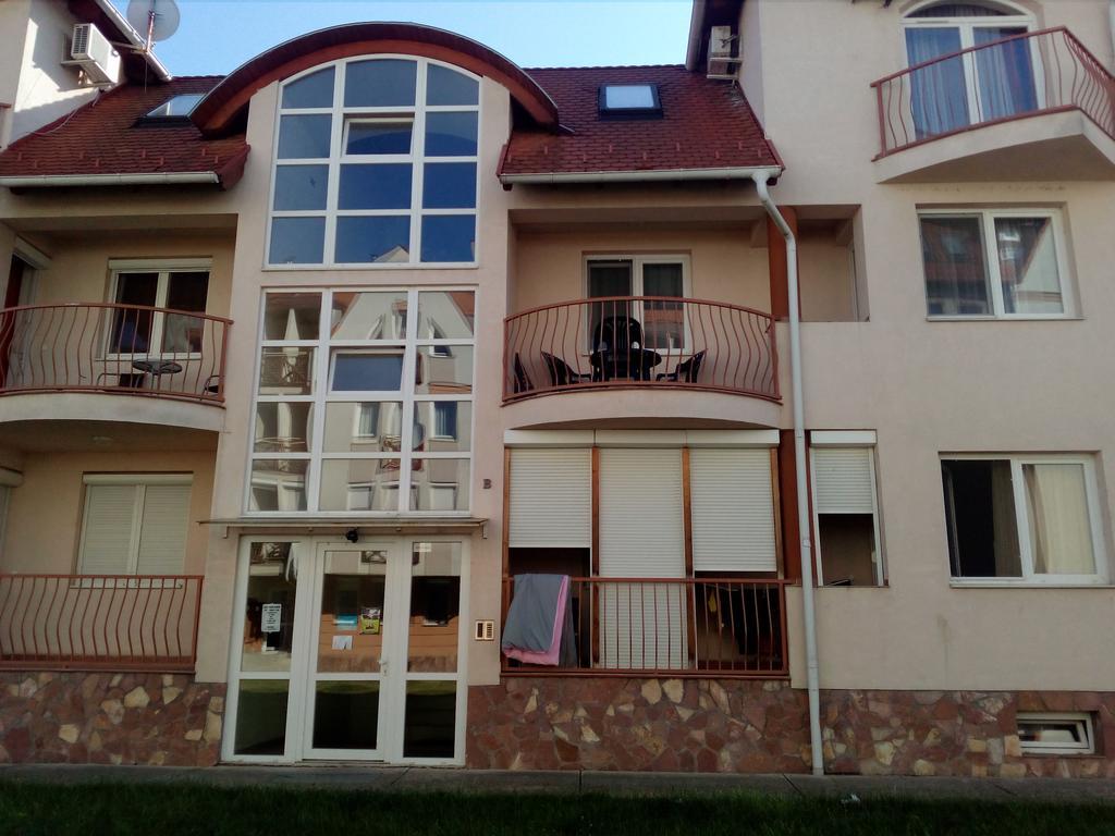 Apartamento GÓBÉ Apartman Hajdúszoboszló Exterior foto